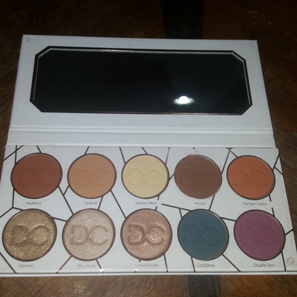 Dominique Cosmetics Latte Palette